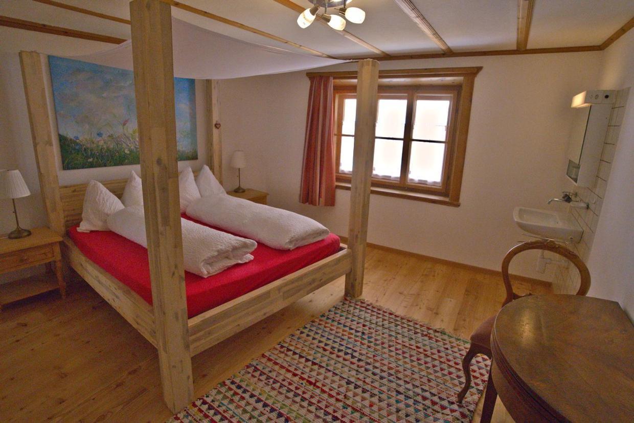 Chasa Sassalba Bed & Breakfast Lu Bagian luar foto