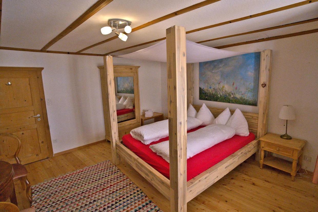Chasa Sassalba Bed & Breakfast Lu Bagian luar foto