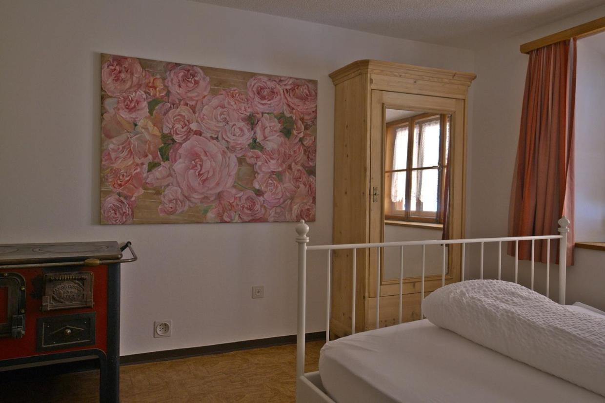 Chasa Sassalba Bed & Breakfast Lu Bagian luar foto